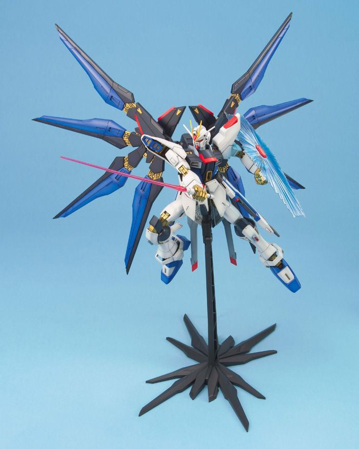 MG ZGMF-X20A Strike Freedom Gundam 1/100 - Bandai