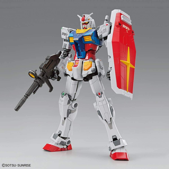 RX-78F00 in multi colored armor of blue, white, yellow, & red